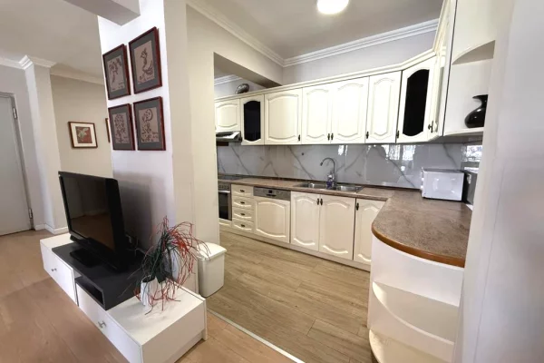 Shtepi me qera Apartament ne Tirane, 3+1, Mobilimi E mobiluar, Pagesa 1,000  Euro.