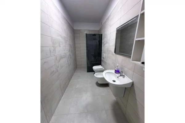 Shtepi me qera Apartament ne Tirane, 2+1, Mobilimi E mobiluar, Pagesa 600  Euro.