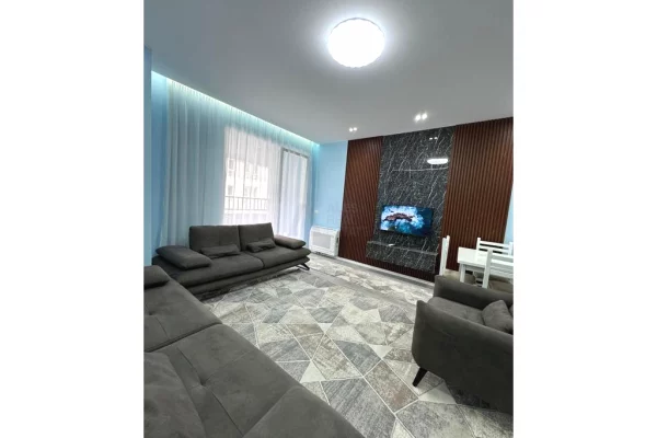 Shtepi me qera Apartament ne Tirane, 3+1, Mobilimi E mobiluar, Pagesa 500  Euro.