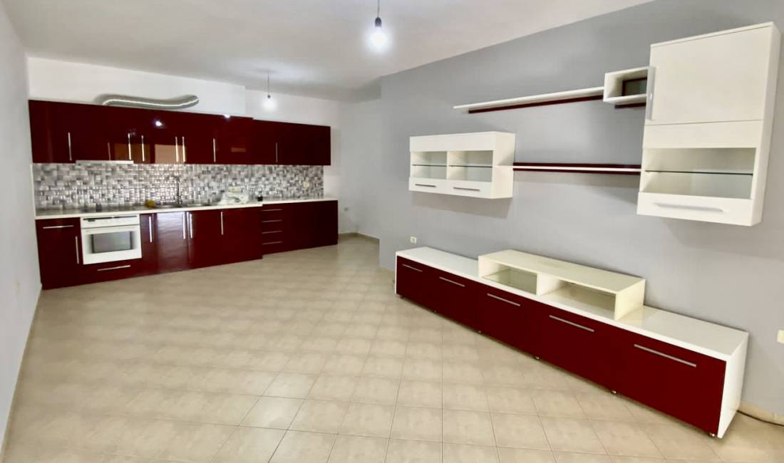 Shtepi me qera Apartament ne Tirane, 2+1, Mobilimi Pjeserisht e mobiluar, Pagesa 350  Euro.