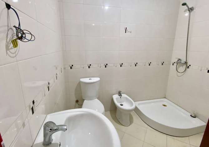 Shtepi me qera Apartament ne Tirane, 2+1, Mobilimi Pjeserisht e mobiluar, Pagesa 350  Euro.