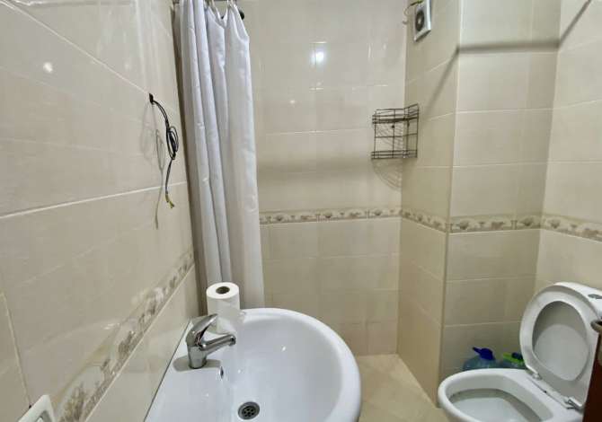 Shtepi me qera Apartament ne Tirane, 2+1, Mobilimi Pjeserisht e mobiluar, Pagesa 350  Euro.