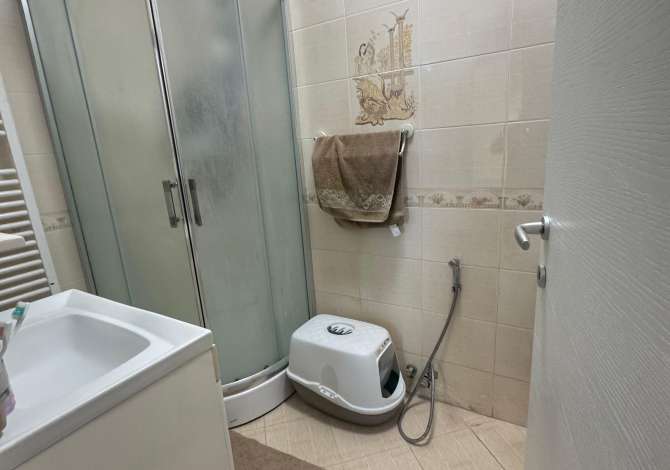 Shtepi ne shitje Apartament ne Tirane, 2+1, Mobilimi E mobiluar, Pagesa 170,000  Euro.