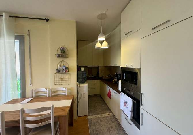 Shtepi ne shitje Apartament ne Tirane, 2+1, Mobilimi E mobiluar, Pagesa 170,000  Euro.