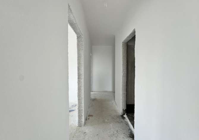 Shtepi ne shitje Apartament ne Tirane, 2+1, Mobilimi Bosh, pa mobiluar, Pagesa 126,860  Euro.