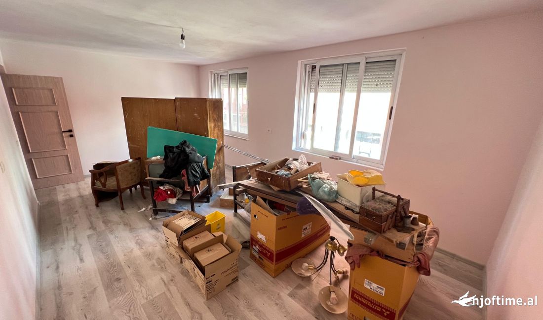 Qera Zyre 2+1 tek 21 Dhjetori