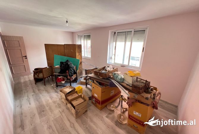 Business Property for Rent 3+1 in Tirana - 400 Euro