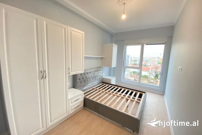 Shtepi ne shitje Apartament ne Tirane, 1+1, Mobilimi E mobiluar, Pagesa 124,000  Euro.