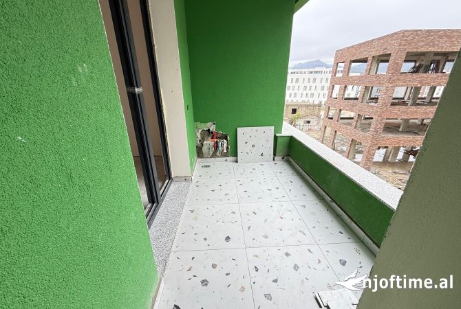 Shtepi ne shitje Apartament ne Tirane, 1+1, Mobilimi Bosh, pa mobiluar, Pagesa 80,000  Euro.