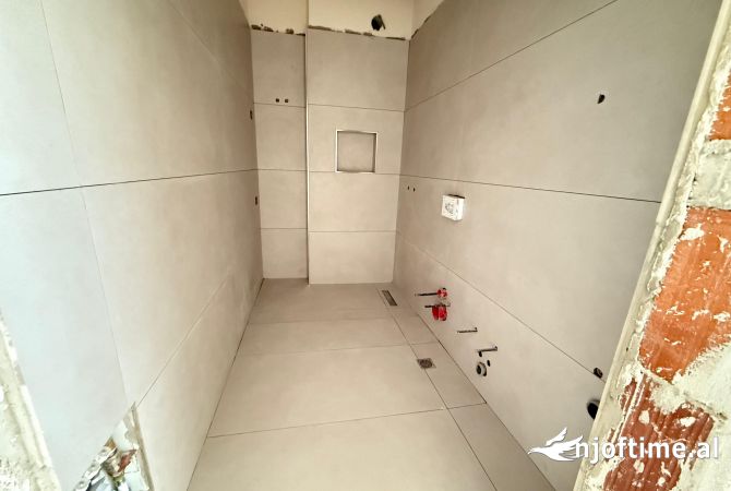 Shtepi ne shitje Apartament ne Tirane, 1+1, Mobilimi Bosh, pa mobiluar, Pagesa 80,000  Euro.