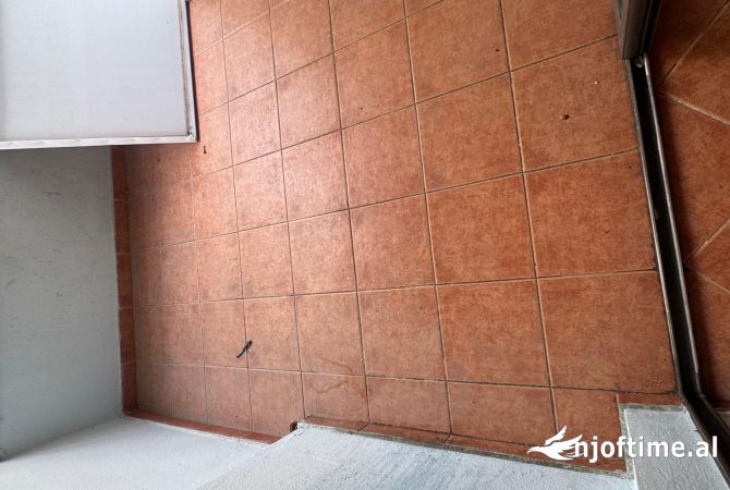 Shtepi ne shitje Apartament ne Tirane, 2+1, Mobilimi E mobiluar, Pagesa 120,000  Euro.