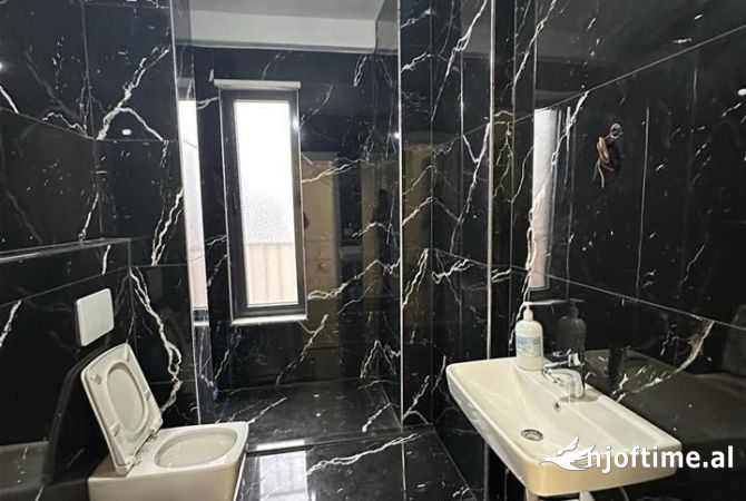 Shtepi ne shitje Apartament ne Tirane, 2+1, Mobilimi Bosh, pa mobiluar, Pagesa 240,000  Euro.