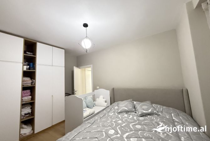 Shtepi ne shitje Apartament ne Tirane, 2+1, Mobilimi E mobiluar, Pagesa 148,000  Euro.