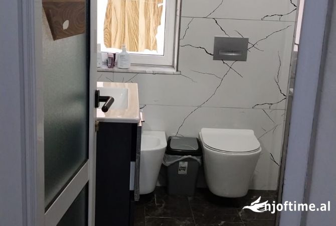 Shtepi me qera Apartament ne Tirane, 2+1, Mobilimi E mobiluar, Pagesa 55,000  Leke.
