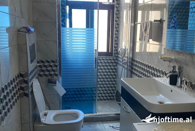 Shtepi ne shitje Apartament ne Tirane, 1+1, Mobilimi E mobiluar, Pagesa 93,000  Euro.