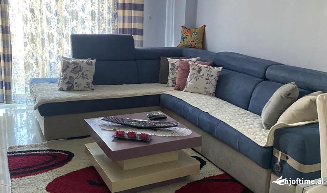 Shtepi ne shitje Apartament ne Tirane, 1+1, Mobilimi E mobiluar, Pagesa 93,000  Euro.