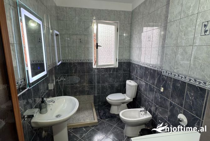 Shtepi me qera Apartament ne Tirane, 1+1, Mobilimi E mobiluar, Pagesa 600  Euro.