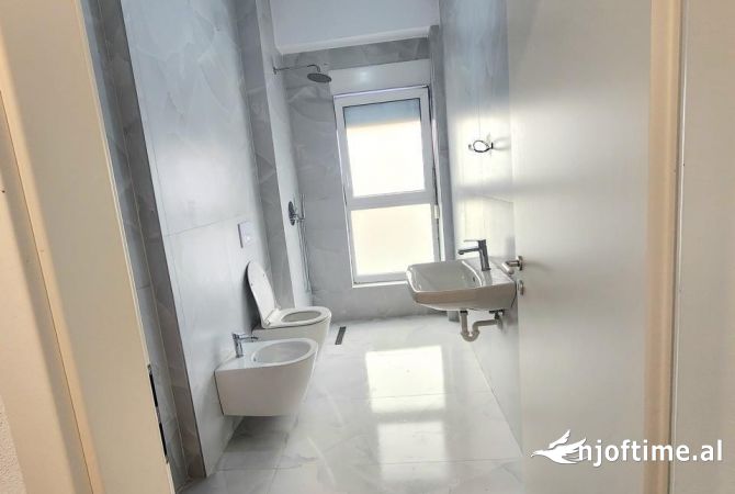 Shtepi me qera Apartament ne Tirane, 1+1, Mobilimi E mobiluar, Pagesa 36,000  Leke.