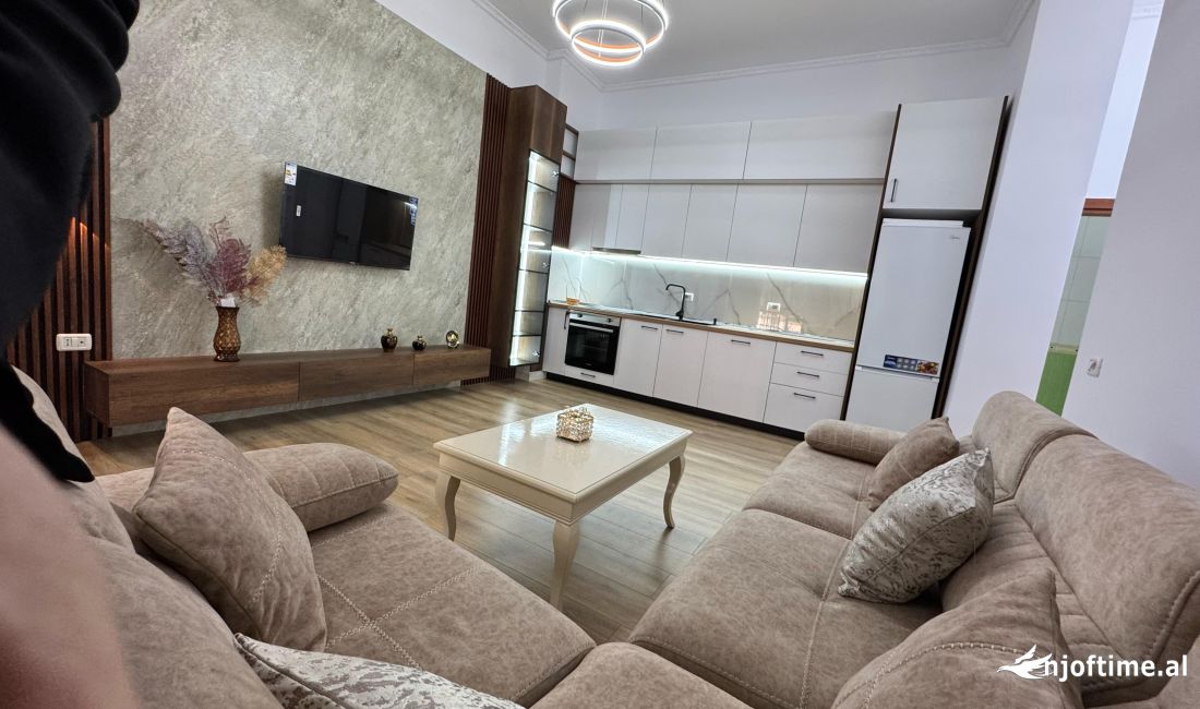 Shtepi ne shitje Apartament ne Tirane, 2+1, Mobilimi E mobiluar, Pagesa 145,000  Euro.