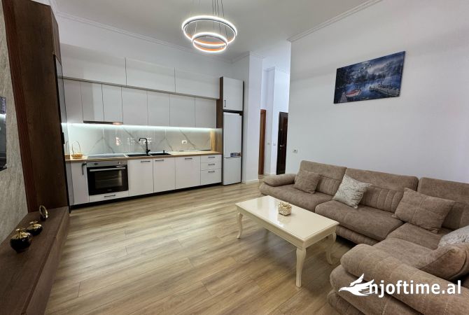 Shtepi ne shitje Apartament ne Tirane, 2+1, Mobilimi E mobiluar, Pagesa 145,000  Euro.
