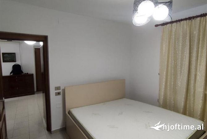 Shtepi me qera Apartament ne Tirane, 2+1, Mobilimi E mobiluar, Pagesa 700  Euro.