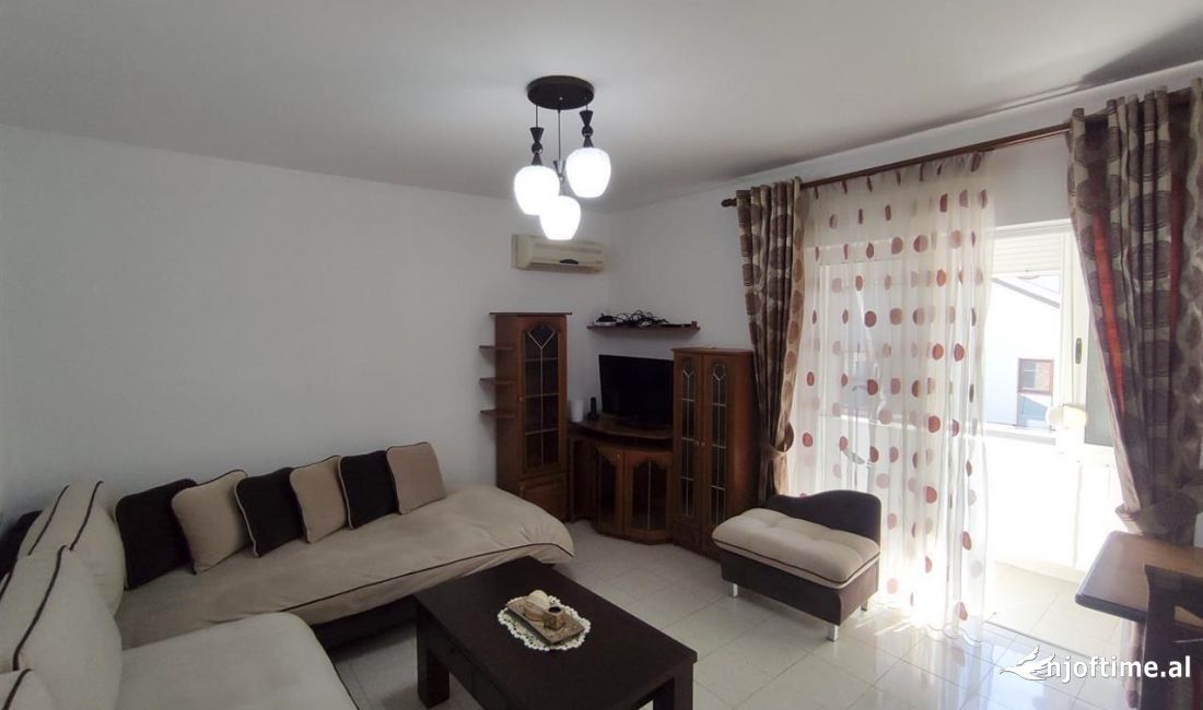 Shtepi me qera Apartament ne Tirane, 2+1, Mobilimi E mobiluar, Pagesa 700  Euro.