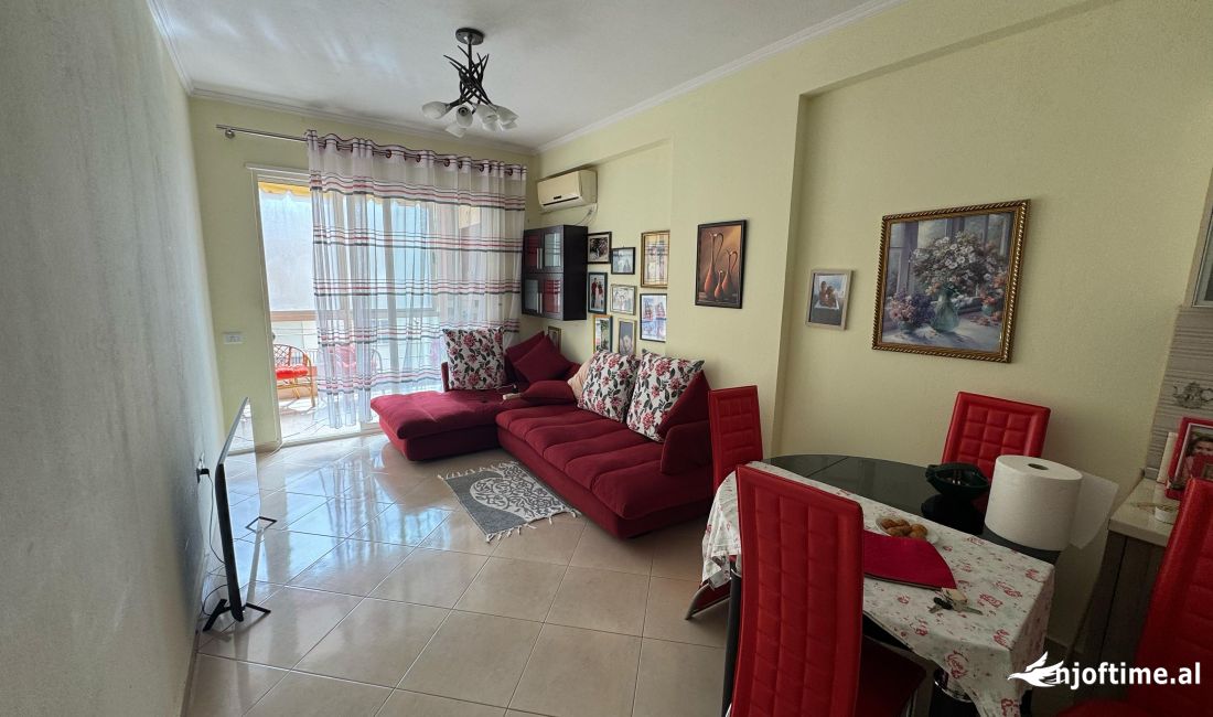 Shtepi ne shitje Apartament ne Tirane, 1+1, Mobilimi E mobiluar, Pagesa 90,000  Euro.