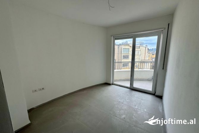Shtepi me qera Apartament ne Tirane, 2+1, Mobilimi Bosh, pa mobiluar, Pagesa 650  Euro.