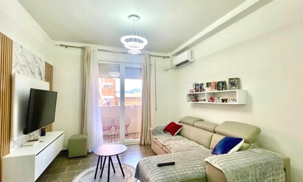 Shtepi me qera Apartament ne Tirane, 1+1, Mobilimi E mobiluar, Pagesa 500  Euro.