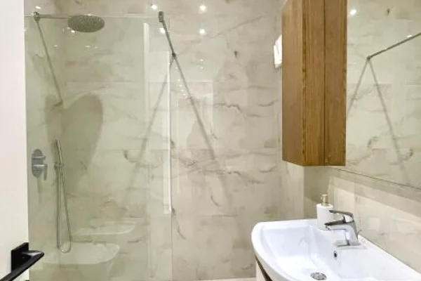 Shtepi me qera Apartament ne Tirane, 1+1, Mobilimi E mobiluar, Pagesa 80,000  Leke.