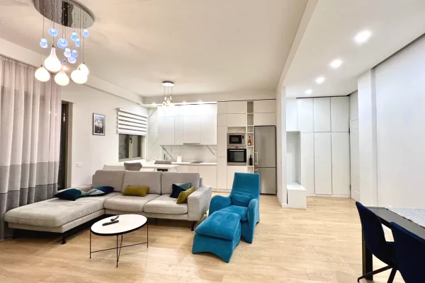 Shtepi me qera 2+1 ne Tirane - 120,000 Leke