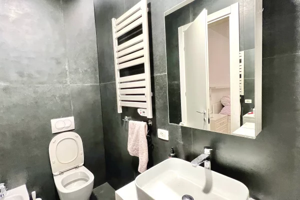 Shtepi me qera Apartament ne Tirane, 2+1, Mobilimi E mobiluar, Pagesa 120,000  Leke.