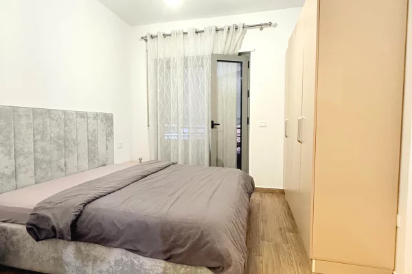 Shtepi me qera Apartament ne Tirane, 2+1, Mobilimi E mobiluar, Pagesa 1,000  Euro.