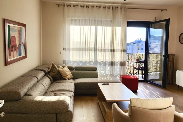 Shtepi me qera Apartament ne Tirane, 2+1, Mobilimi E mobiluar, Pagesa 1,100  Euro.