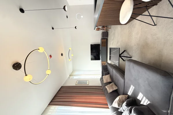 Shtepi me qera 2+1 ne Tirane - 1,300 Euro