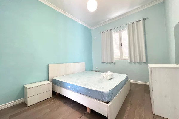 Shtepi me qera Apartament ne Tirane, 2+1, Mobilimi E mobiluar, Pagesa 55,000  Leke.
