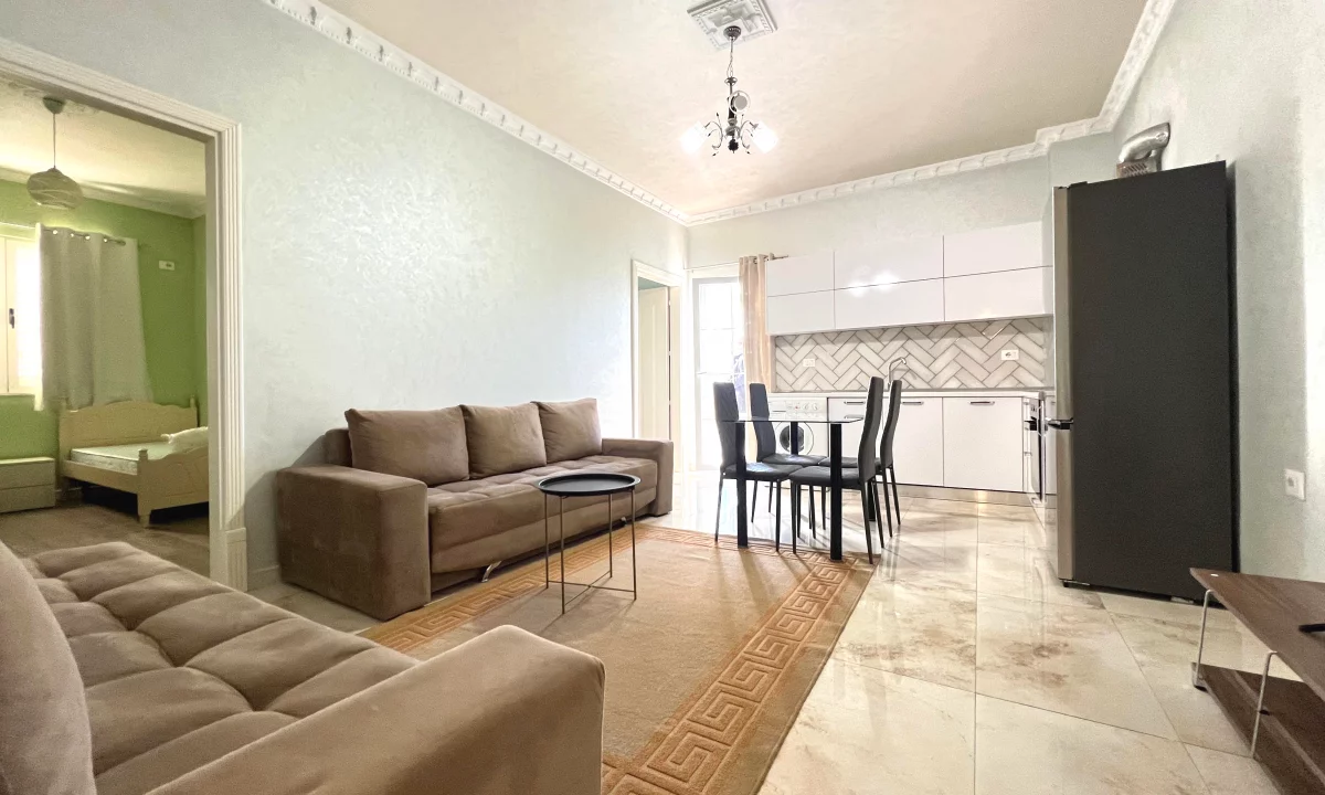 Shtepi me qera Apartament ne Tirane, 2+1, Mobilimi E mobiluar, Pagesa 55,000  Leke.