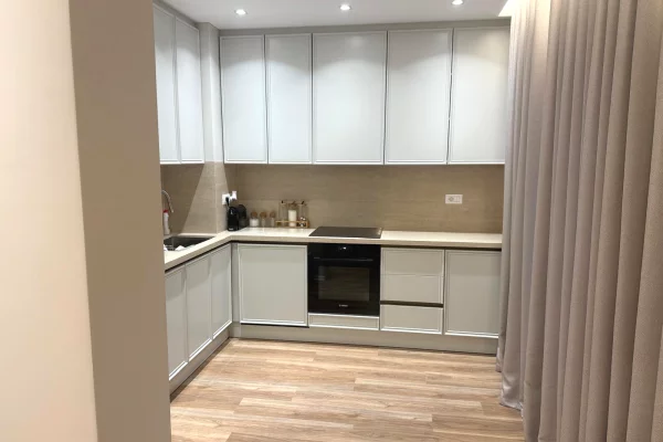 Shtepi me qera Apartament ne Tirane, 2+1, Mobilimi E mobiluar, Pagesa 90,000  Leke.