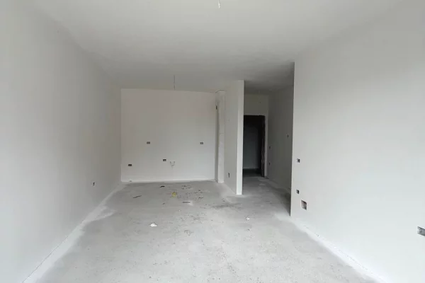 Shtepi ne shitje Apartament ne Tirane, 1+1, Mobilimi Bosh, pa mobiluar, Pagesa 9,500,000  Leke.
