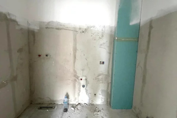 Shtepi ne shitje Apartament ne Tirane, 1+1, Mobilimi Bosh, pa mobiluar, Pagesa 9,500,000  Leke.