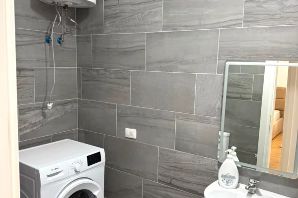 Shtepi me qera Apartament ne Tirane, 2+1, Mobilimi E mobiluar, Pagesa 55,000  Leke.