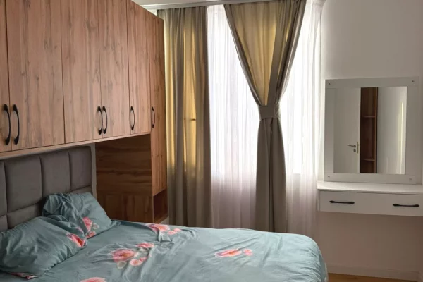 Shtepi me qera Apartament ne Tirane, 2+1, Mobilimi E mobiluar, Pagesa 55,000  Leke.