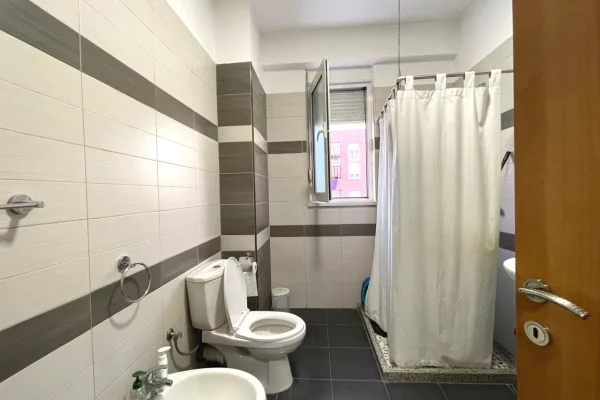 Shtepi me qera Apartament ne Tirane, 1+1, Mobilimi E mobiluar, Pagesa 60,000  Leke.