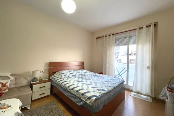 Shtepi me qera Apartament ne Tirane, 1+1, Mobilimi E mobiluar, Pagesa 60,000  Leke.