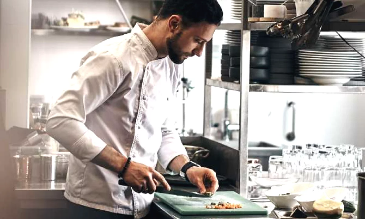 Njoftime Pune ne Tirane, Profesioni Ndihmes/e kuzhinier/e , Pa Eksperience, Pagesa 55,000  Leke.