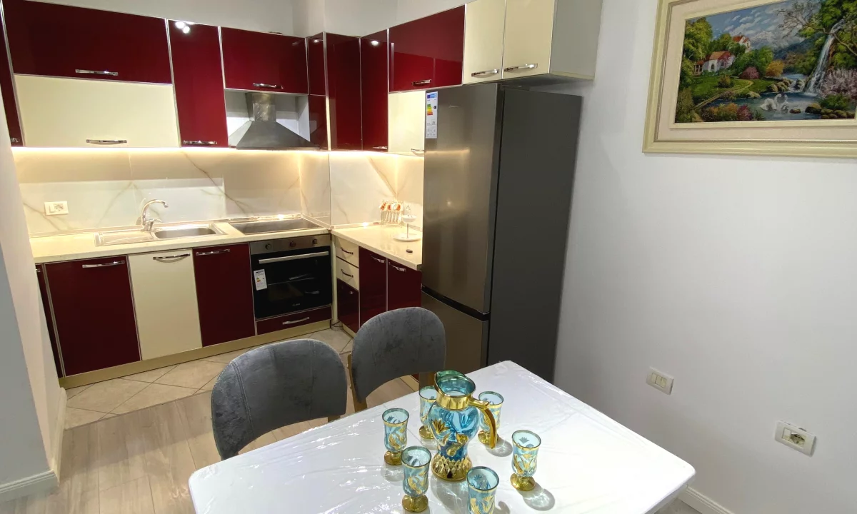 Appartamento in vendita a Tirana 1+1, Arredato