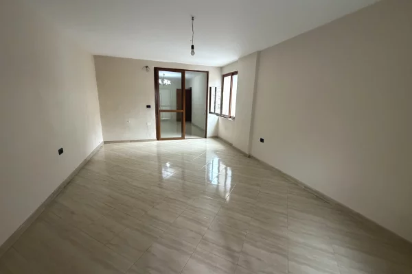 Shtepi me qera Apartament ne Tirane, 3+1, Mobilimi Bosh, pa mobiluar, Pagesa 500  Euro.