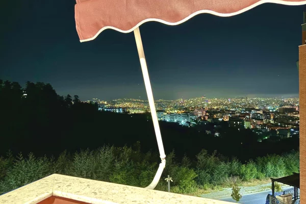 Shtepi me qera Apartament ne Tirane, 2+1, Mobilimi E mobiluar, Pagesa 650  Euro.