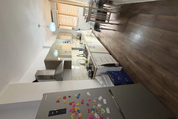 Appartamento in vendita a Tirana 2+1, Arredato