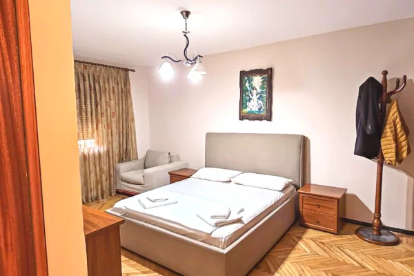 Shtepi me qera Apartament ne Tirane, 2+1, Mobilimi E mobiluar, Pagesa 700  Euro.